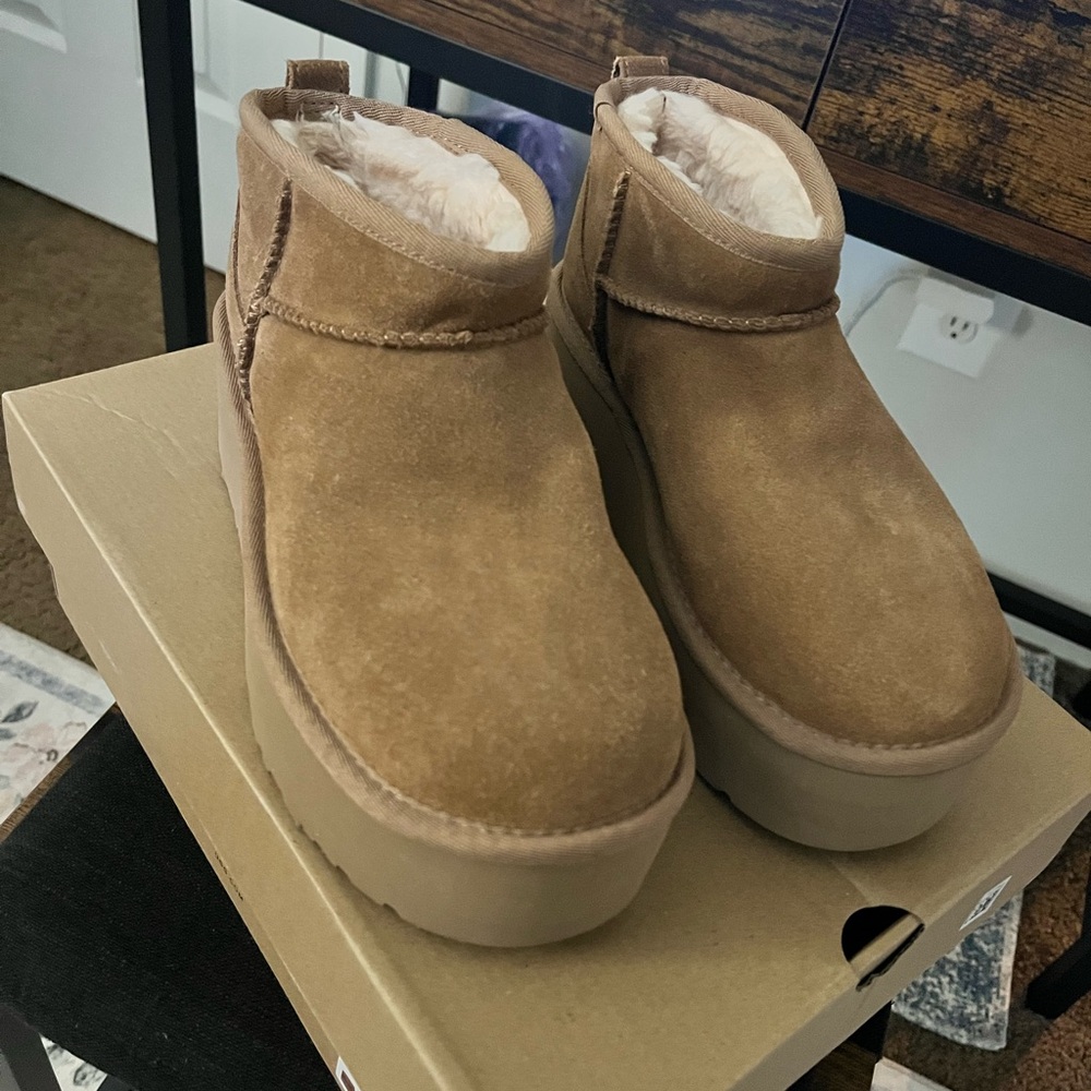 UGG Classic Ultra Mini Platform Boots - Chestnut